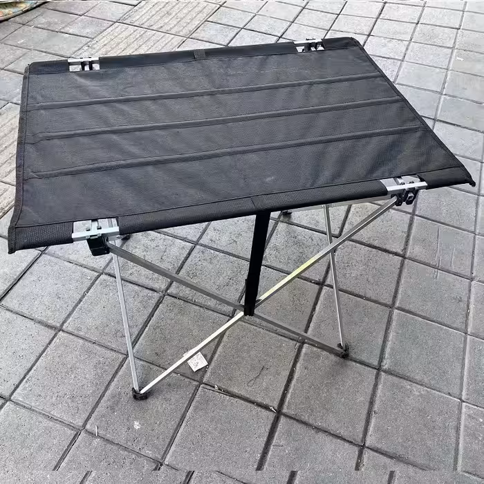 میز تاشو مسافرتی با اسکلت ضربدری و رویه برزنتی تقویت شده  کم جا و سبک کد8