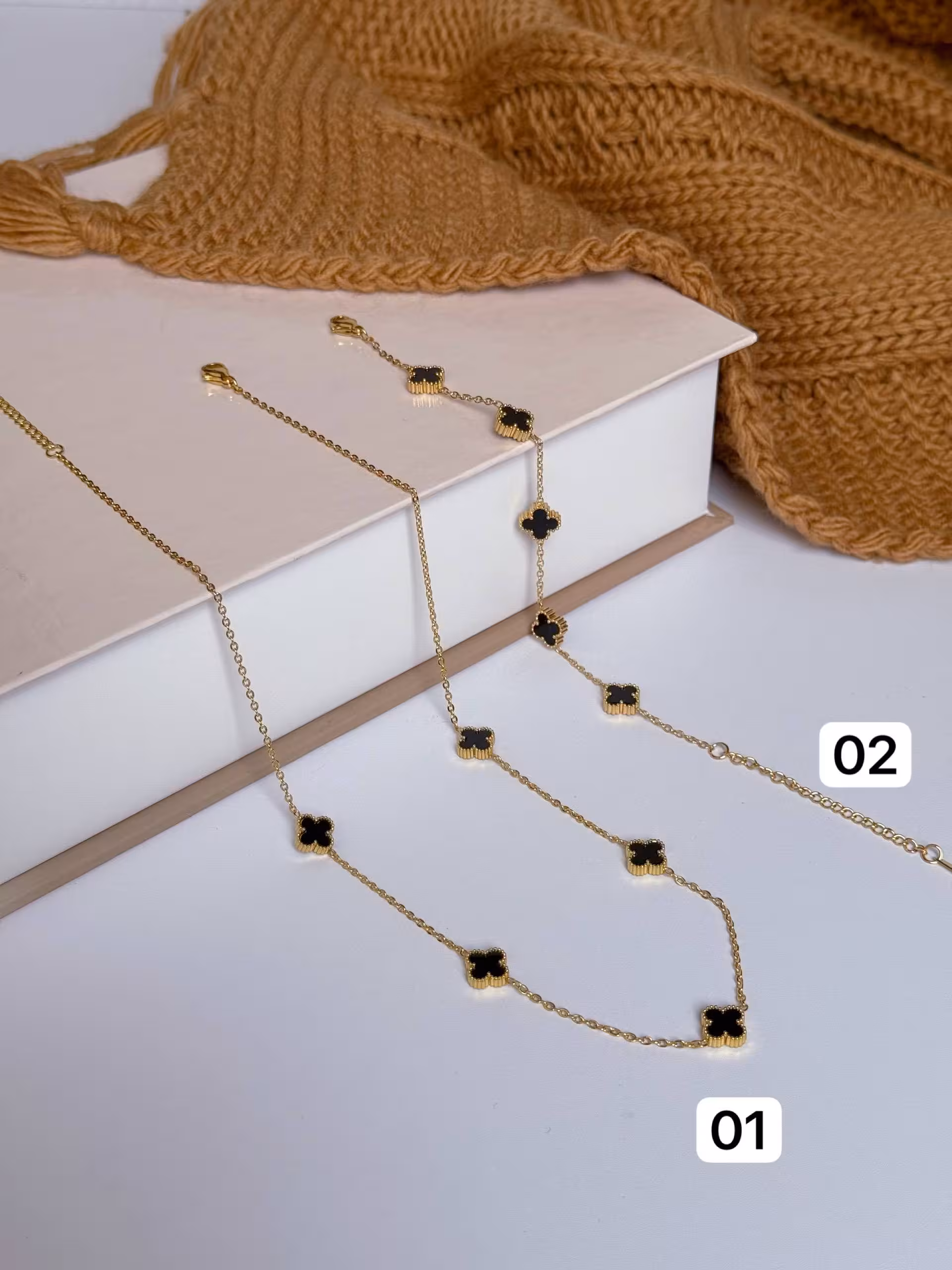 گردنبند و دستبندونکلیف1124 جنس استیل/ضدحساسیت/رنگ ثابت/دستبند زنجیر دارد و فری سایز هست/