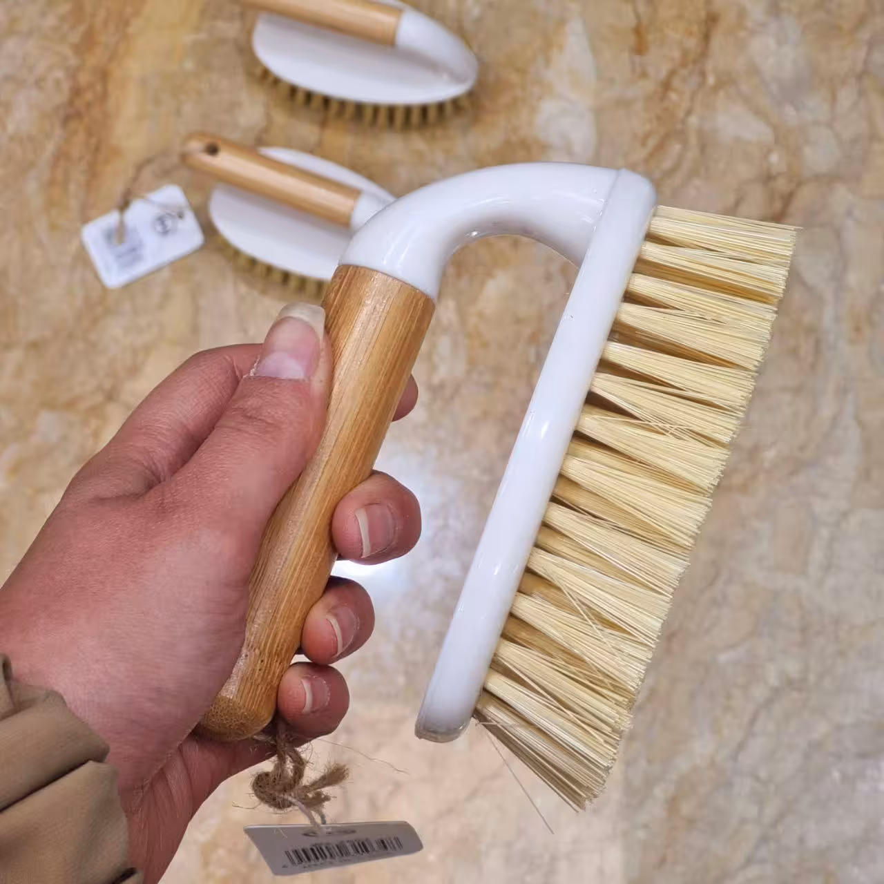 فرچه فرش دسته چوبی