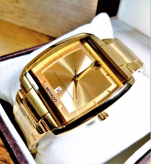 MOVADO WATCH 2193 موتور ژاپن موادو موتور SLLO ژاپن *** فلزی کلا طلایی ** شیشه شفاف با طراحی بسیارزیبا