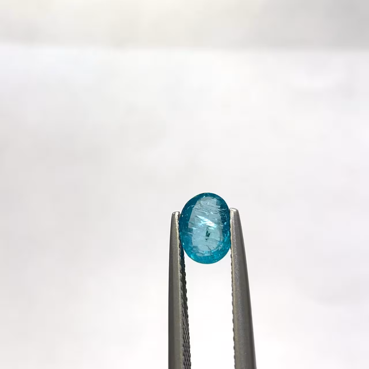 نگین آپاتیت طبیعی آبی سبز اصل آمریکا تراش اوال سایز 5*7