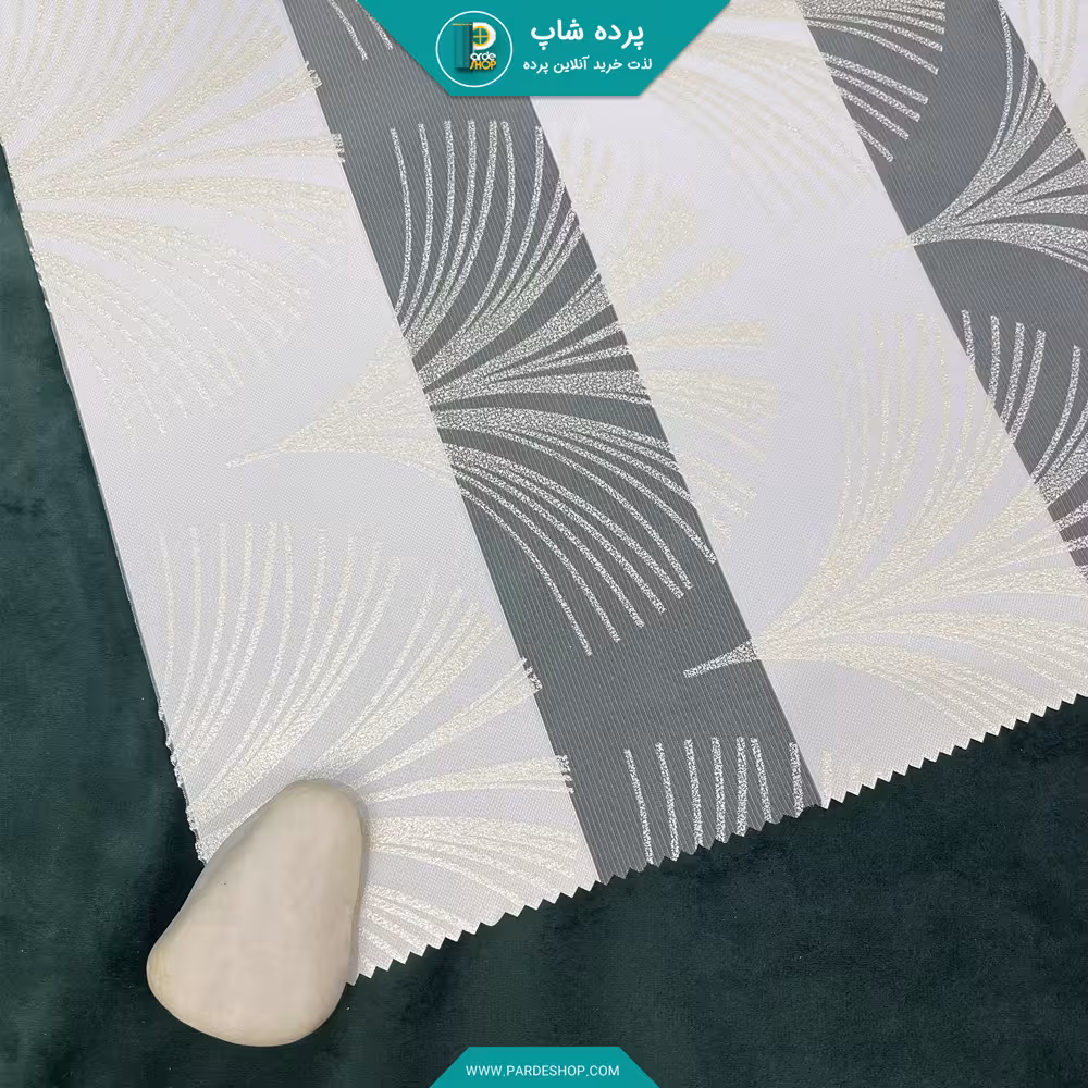 پرده زبرا تمام زمینه طرح گل کرم زمینه سفید