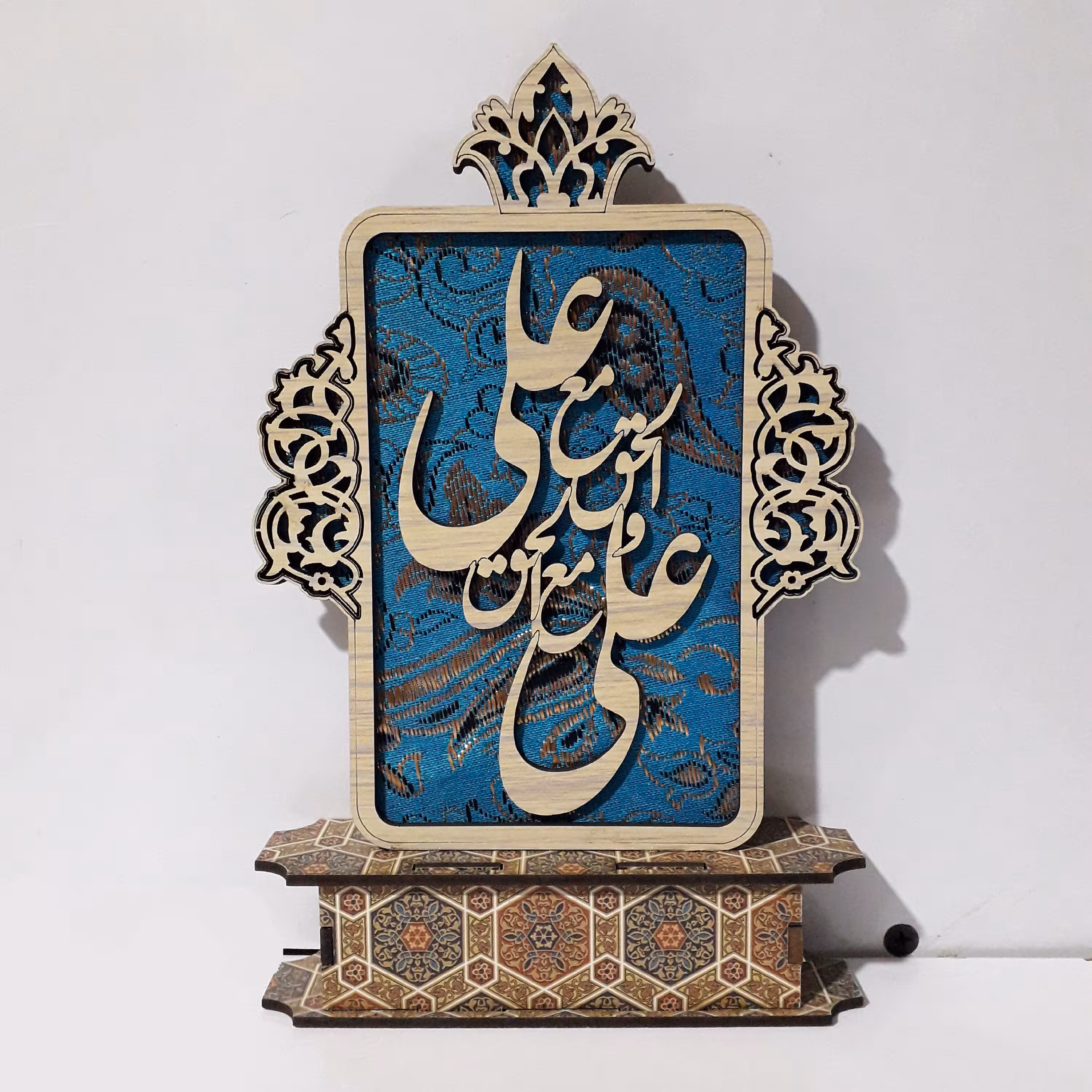 تندیس ترمه رومیزی  طرح علی مع الحق 