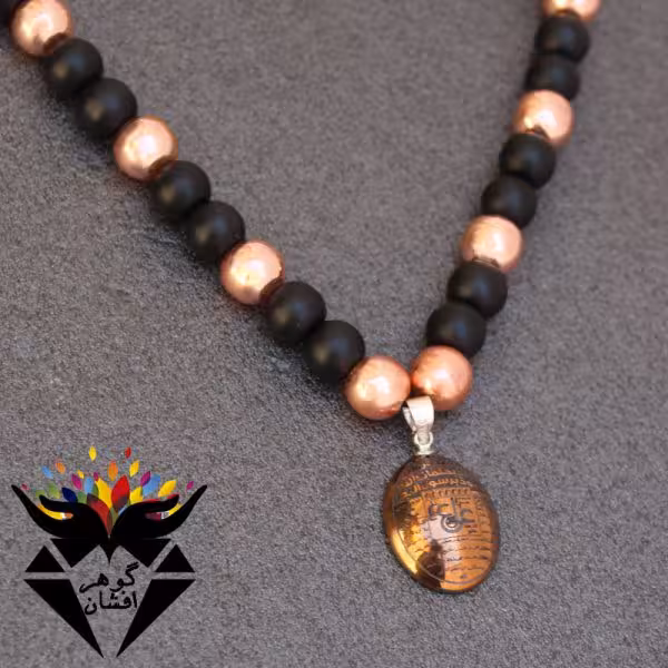 سینه ریز عقیق و حدید مسی با آویز حدید مسی عین علی و سه جلاله کد S_1055