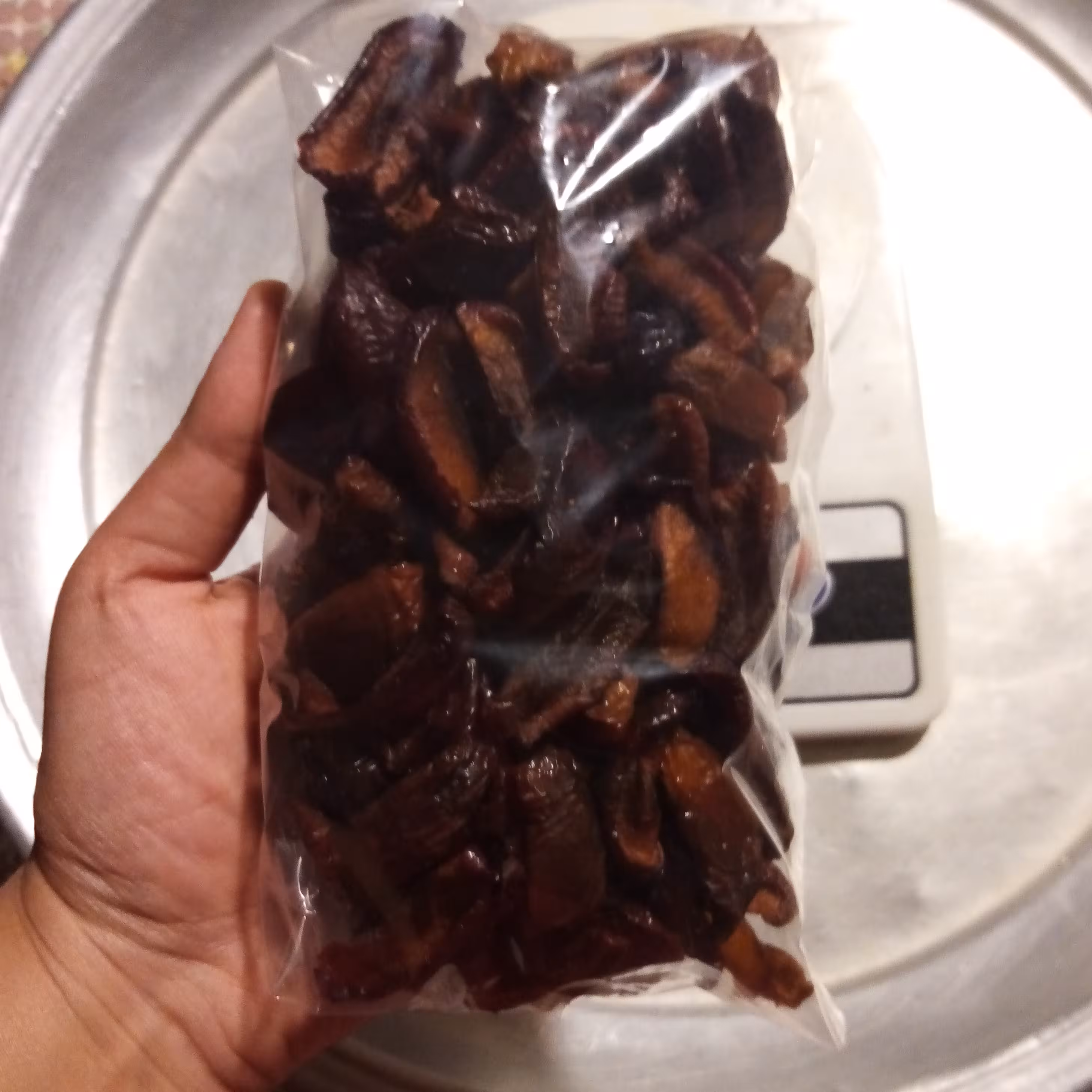 همراه با هدیه آلو خلالی خشک شده فوق العاده عالی و خوش طعم امسالی بدونه نمک ارگانیک و بدونه هیچگونه مواد شیمایی 250 گرمی