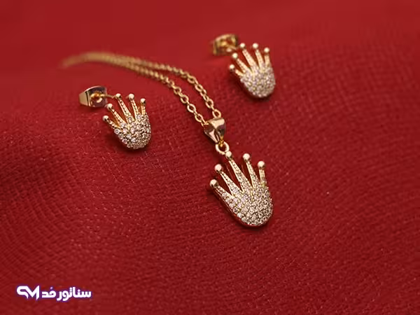 نیم ست طلایی طرح تاج N8124
