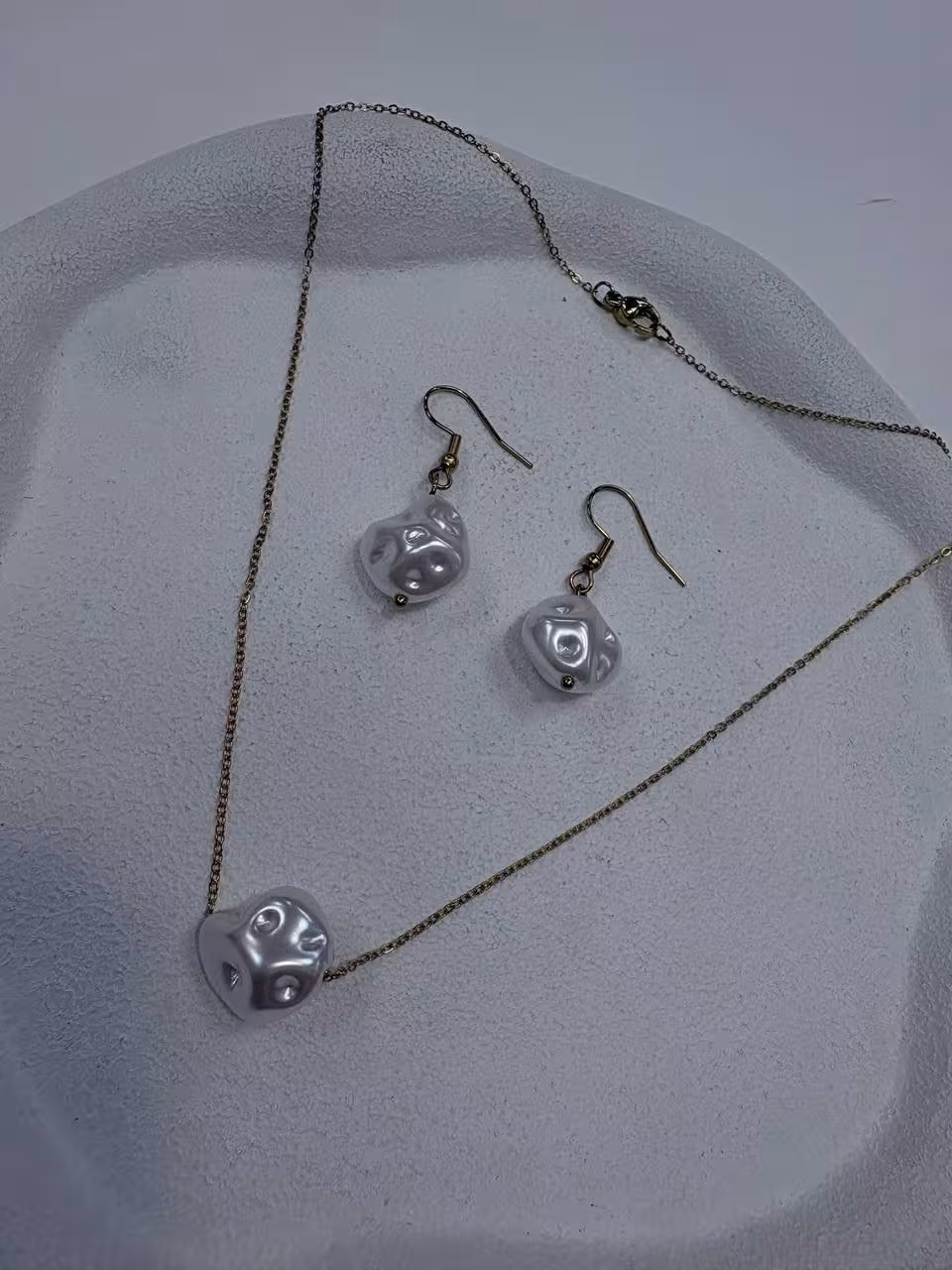 نیم ست استیل گردنبند و گوشواره صدف طرح باروک