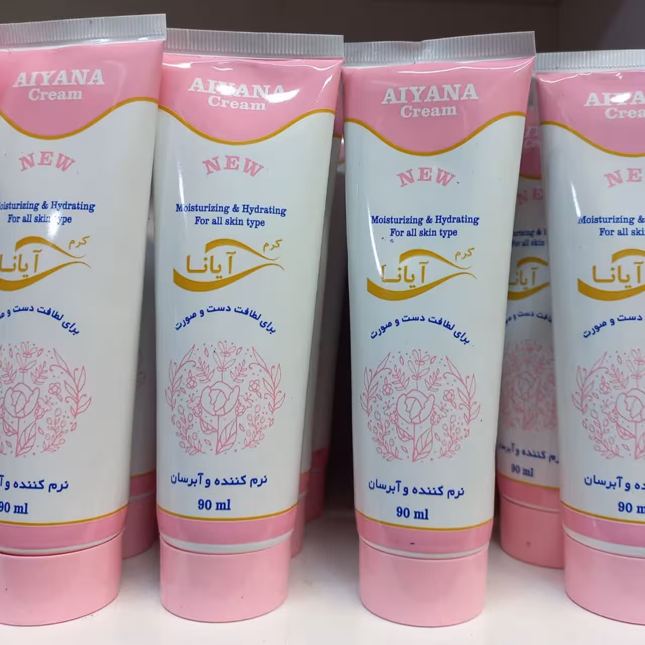 کرم آبرسان و نرم کننده دست و صورت آیانا 