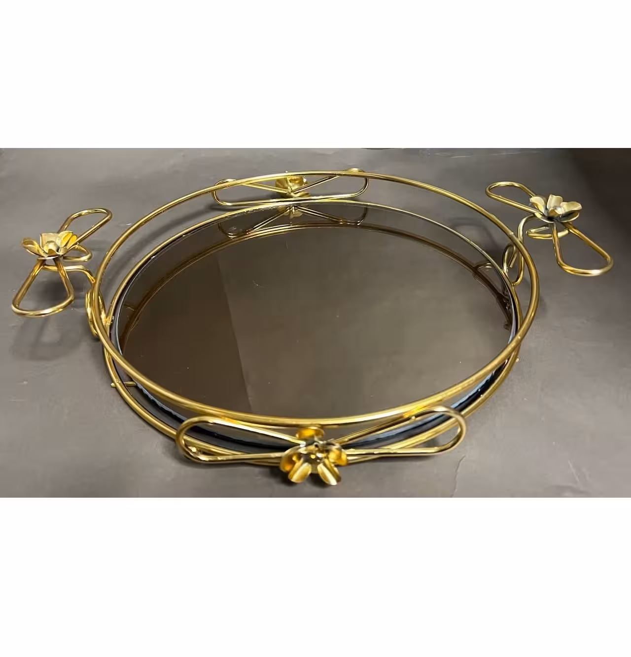 سینی پاپیون گرد کف آینه