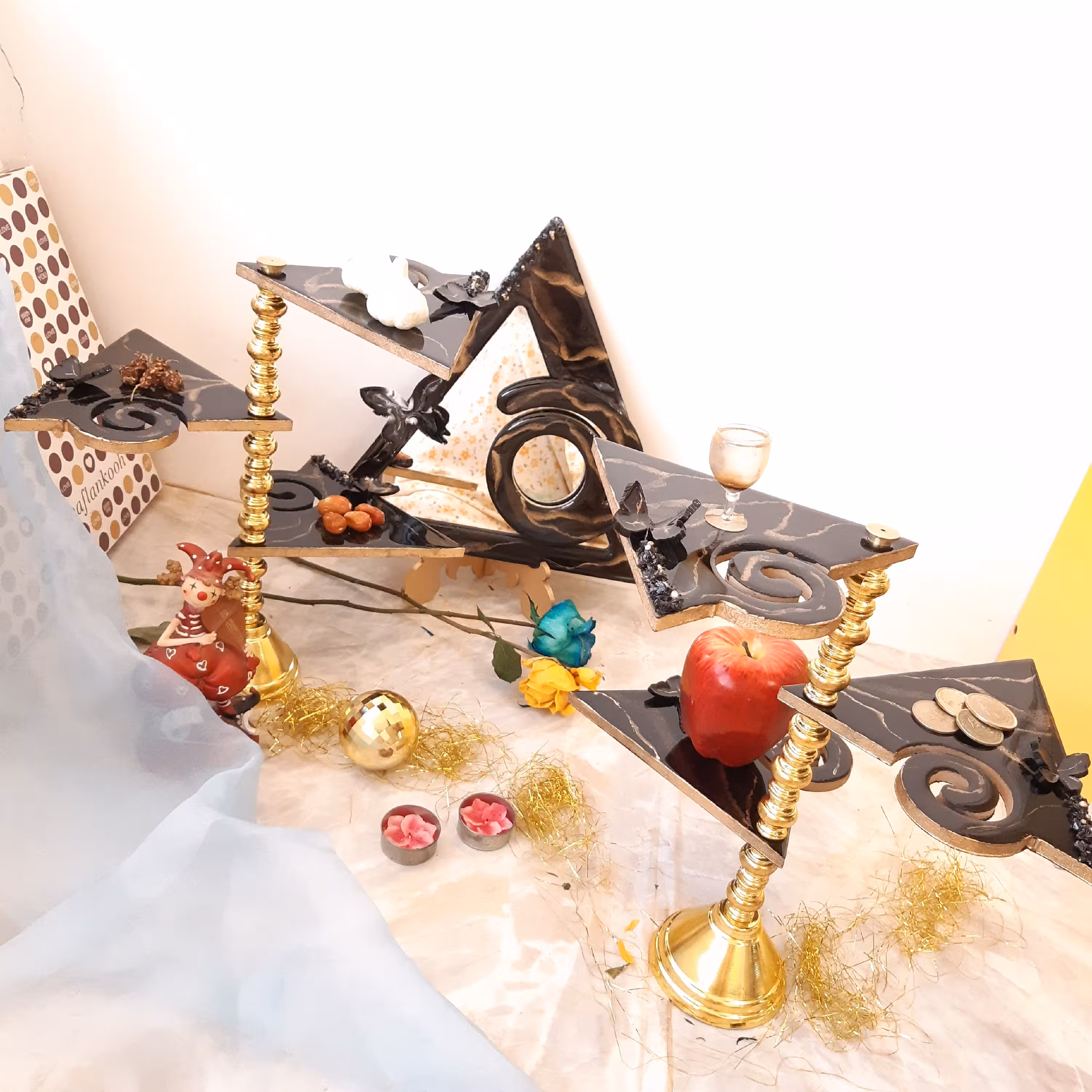 ست هفت سین و آینه رومیزی  رزینی  لوکس رنگ مشکی طلایی