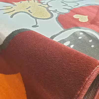 فرش ماشینی ساوین طرح اتاق کودک کد 8024 زمینه عنابی