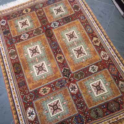 فرش دستبافت یک و نیم متری طرح قشقایی کد AA443