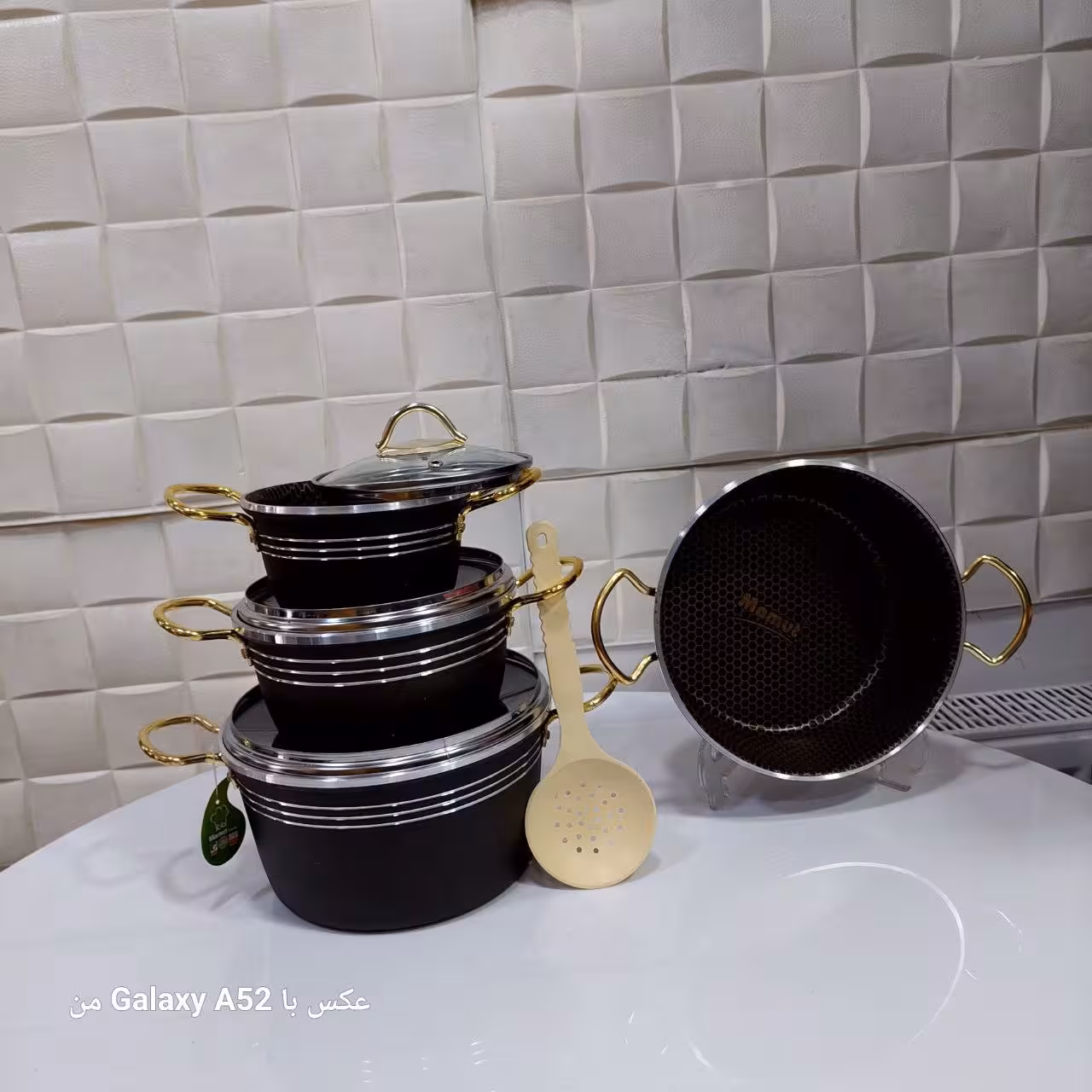 سرویس قابلمه 7پارچه دسته طلایی ماموت کف زنبوری همراه با ضمانت نامه یکساله داخل سرویس