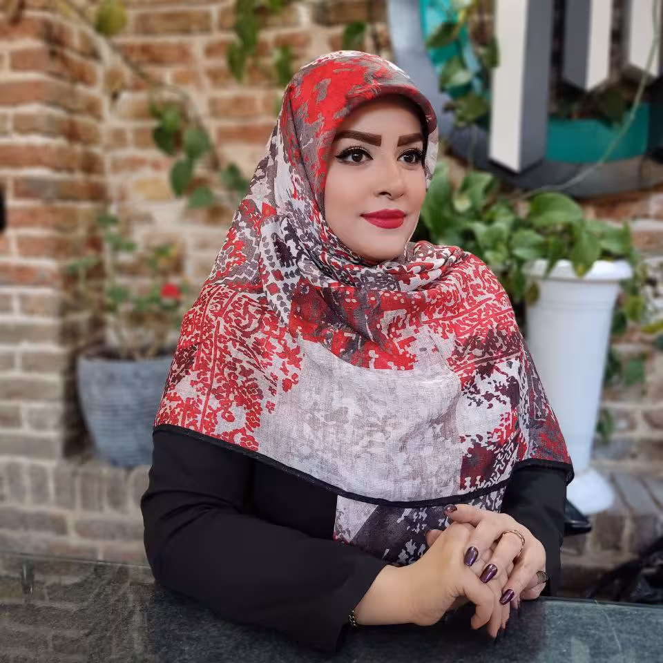تخفیف ویژه روسری سوپرنخ گارزا قواره 135 طرح سنتی رنگ قرمز و سفید ارسال رایگان