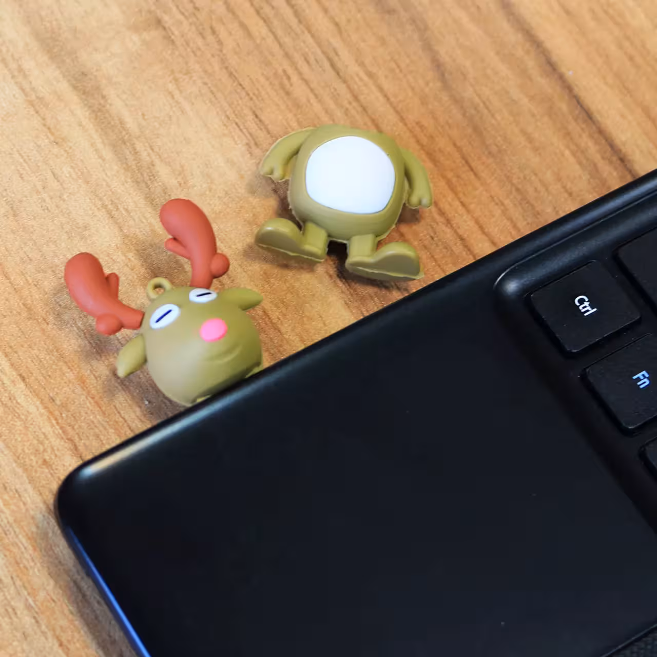 فلش مموری طرح گوزن اسون مدل Ul-Sven ظرفیت 16 گیگابایت