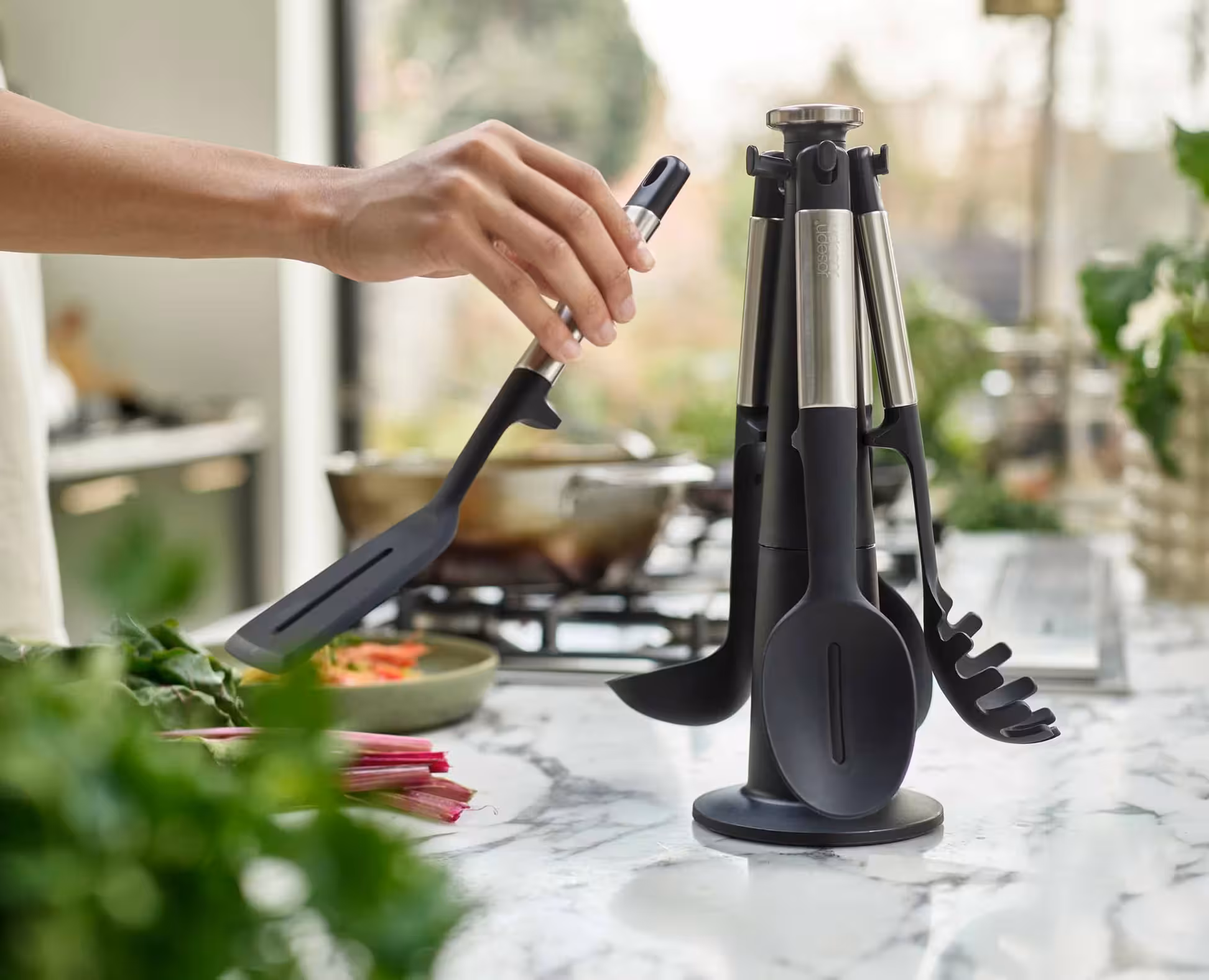 ست کفگیر و ملاقه 6 پارچه استیل و مشکی جوزف جوزف Joseph Joseph Elevate Stainless Steel Silicone Utensil Carousel, Set of 6