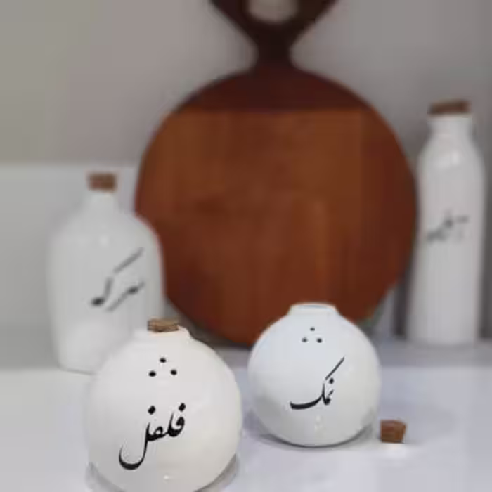 نمکدان و فلفل گرد تکست بزرگ