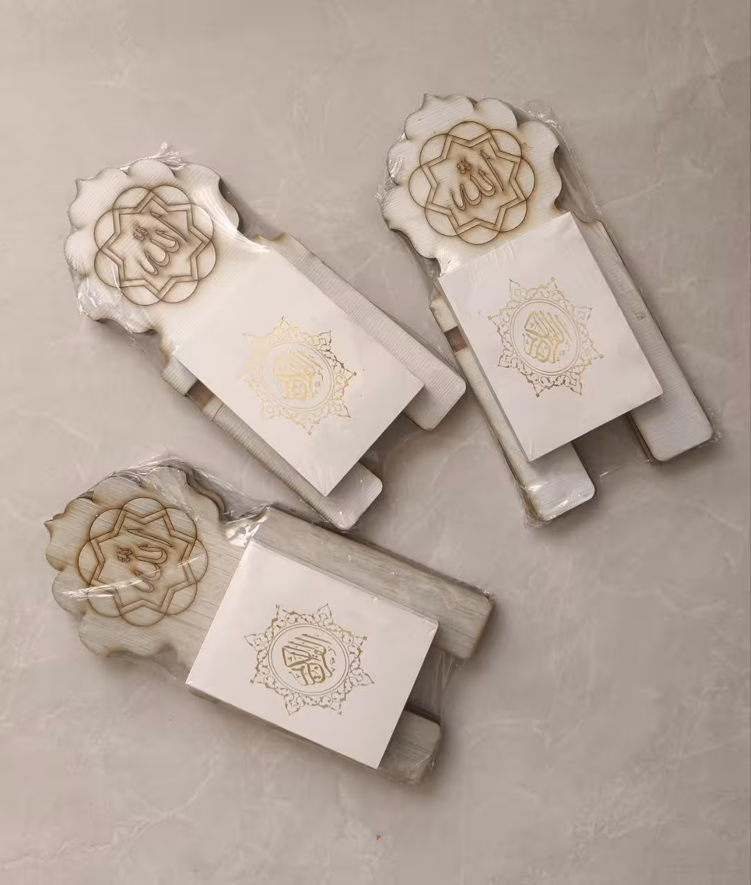 قرآن کوچک همراه با رحل چوبی سفره هفت سین