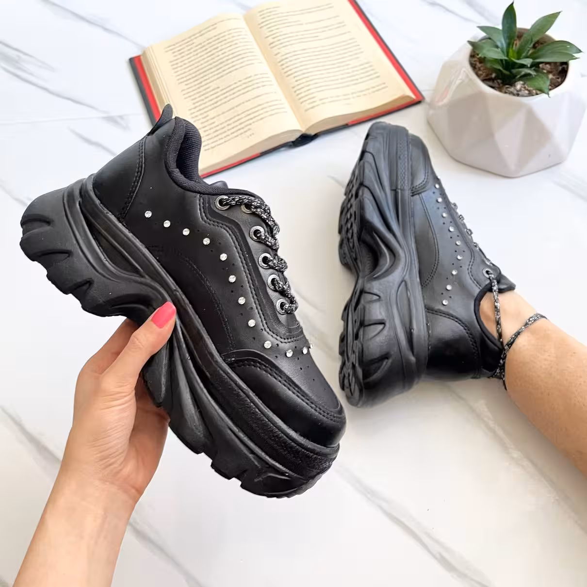 کتونی نگین دار لژ دار رنگ مشکی زیره پیو ، ارسال رایگان