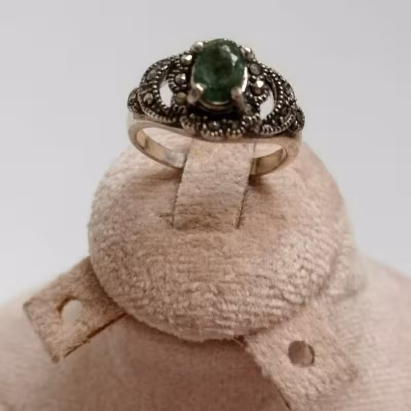 انگشتر زمرد با پایه نقره 925سیاه قلم
