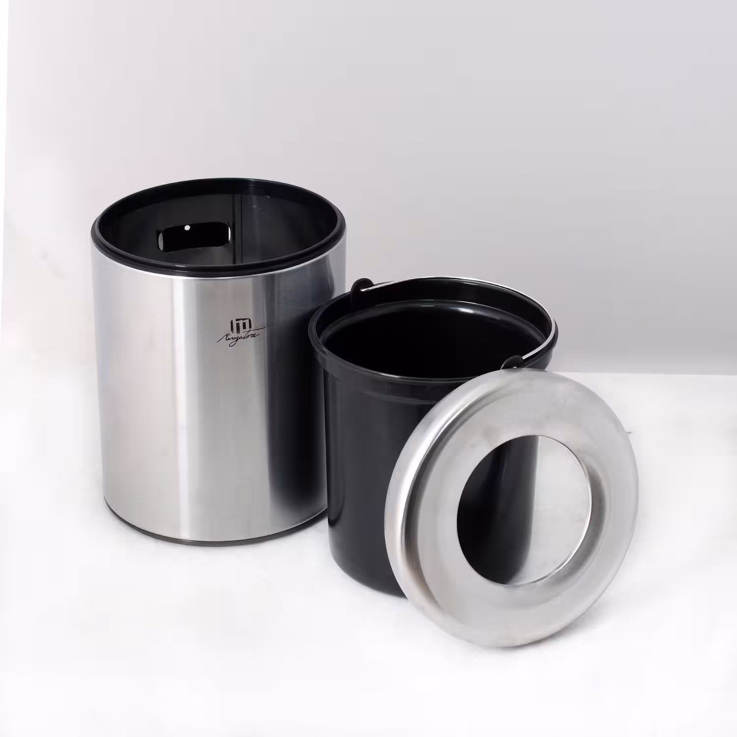 سطل 5لیتری استیل دیواری حفره دار W-50