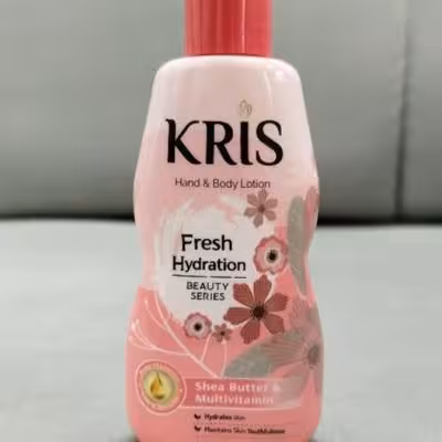 لوسیون بدن کریس KRIS مدل Fresh Hydration رایحه شی باتر و مولتی ویتامین