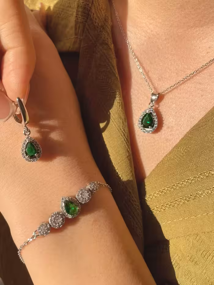 نیمست نقره زمرد جواهری کد 00197