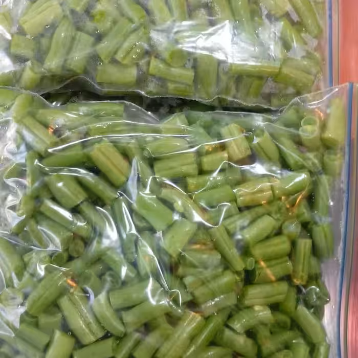 لوبیاسبزخردشده گیلان زمین  بسته بندی یک کیلویی  یکدست و مرتب 