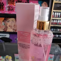 اسپری فیکس برند ویکتوریا سکرت
دارای ویتامین
حجم و ماندگاری عالی
رطوبت رسان
بدون سنگینی روی پوست 