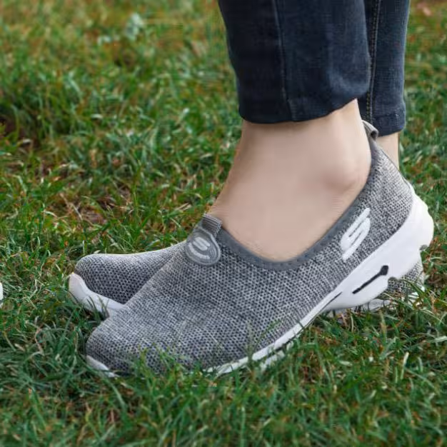 کتانی زنانه و مردانه مخصوص پیاده روی اسکیچرز(فقط رنگ مشکی سفید)