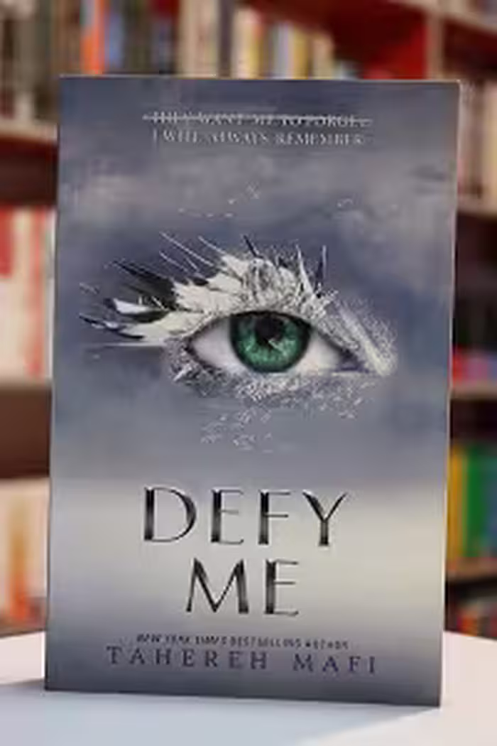 Defy Me اثر Tahereh Mafi