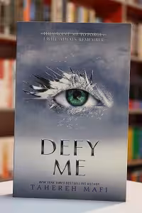 Defy Me اثر Tahereh Mafi