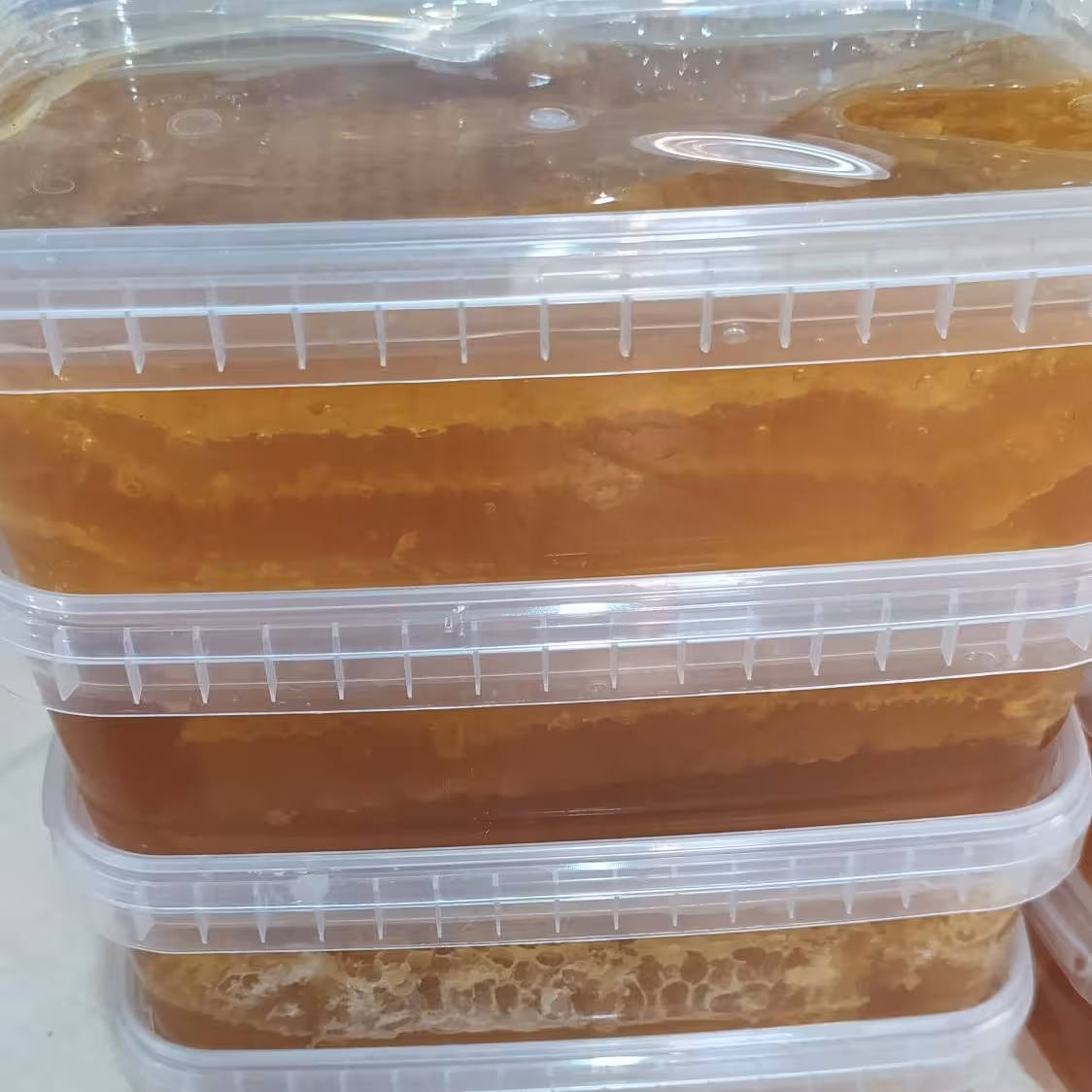 عسل طبیعی با موم