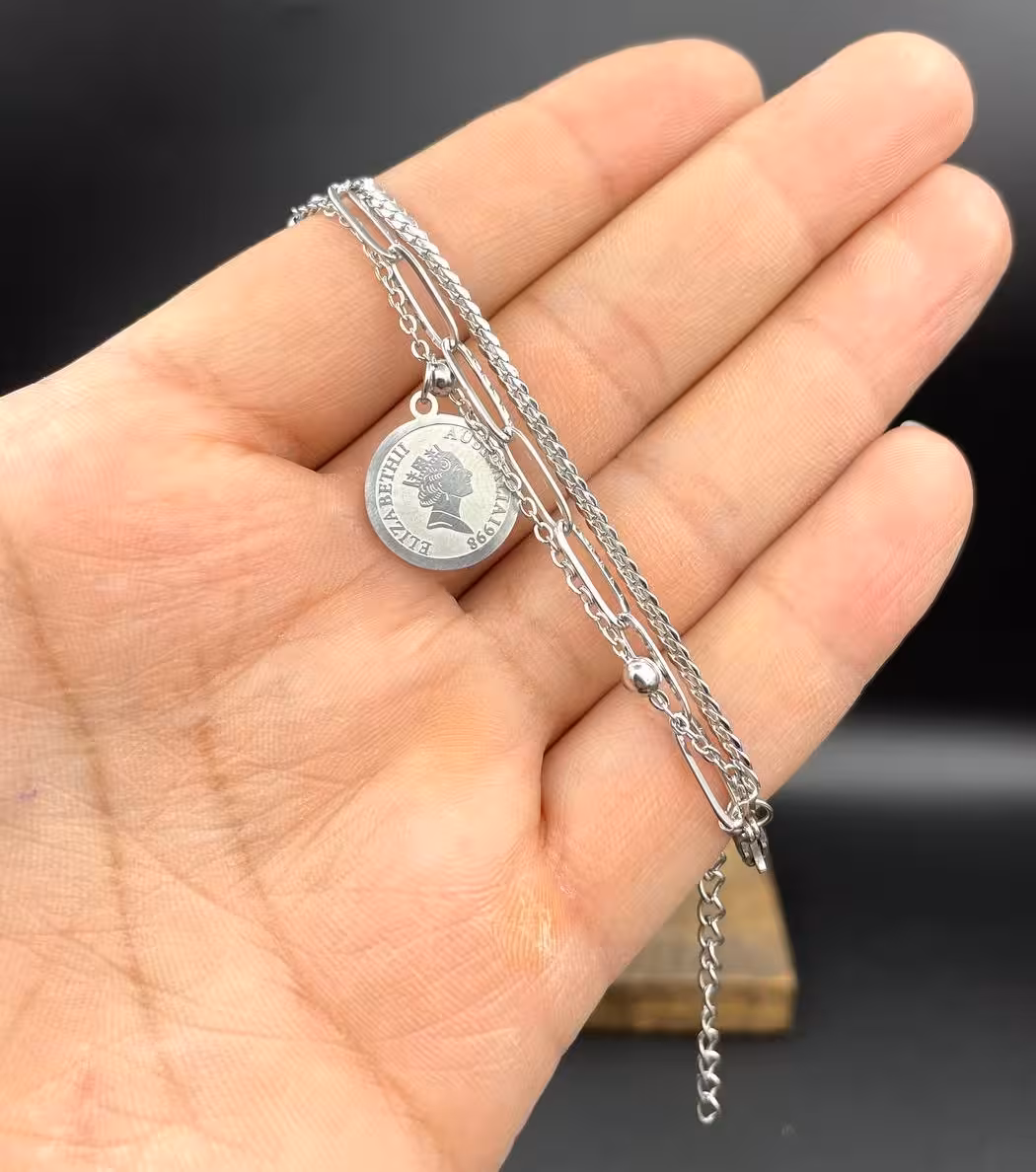 دستبند استیل اویزدار نقره ای