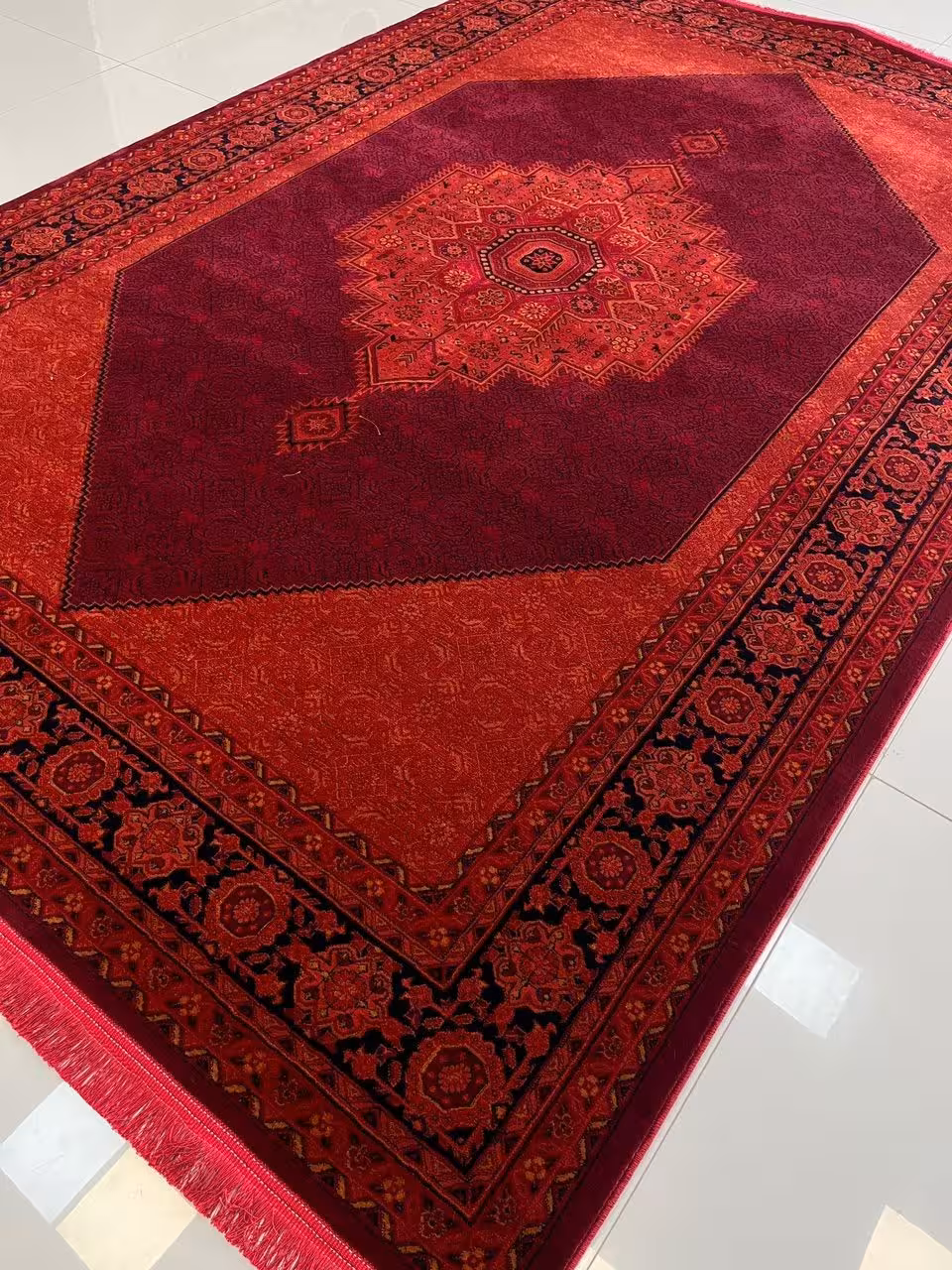 فرش لاکی 700شانه کاشان  تراکم 2100