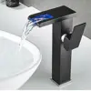 شیر روشویی مدل لوکس LED-B