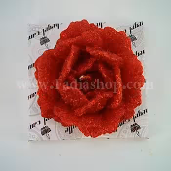 شمع گل روی آب قرمز