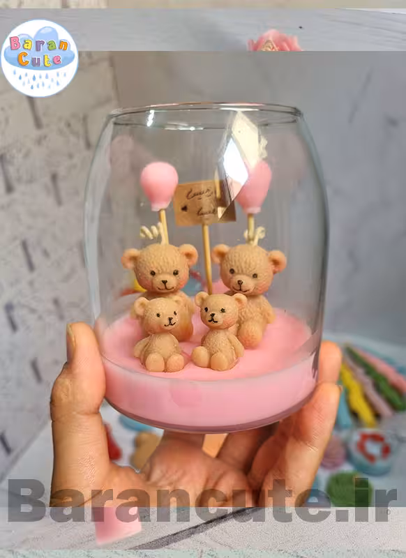 شمع دستساز عطری طرح خانواده تدی در رنگ دلخواه