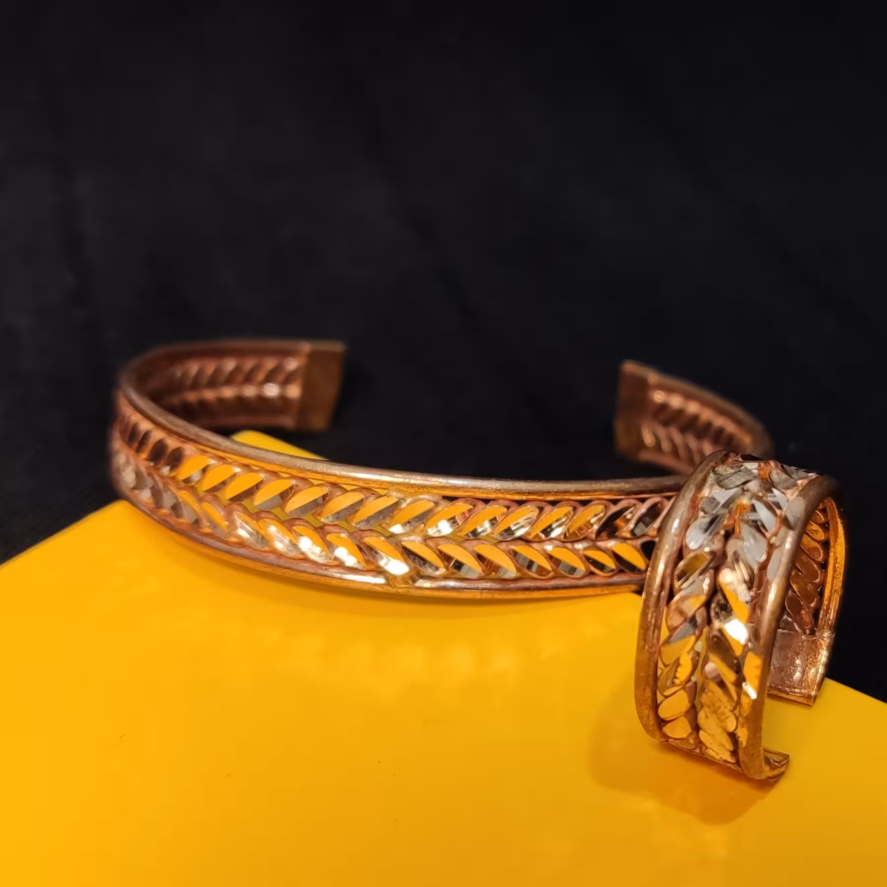 ست دستبند و انگشتر مس مدل گندمی تراشدار  مس اصفهان درجه یک کیفیت بالا دارای خواص درمانی بسیار