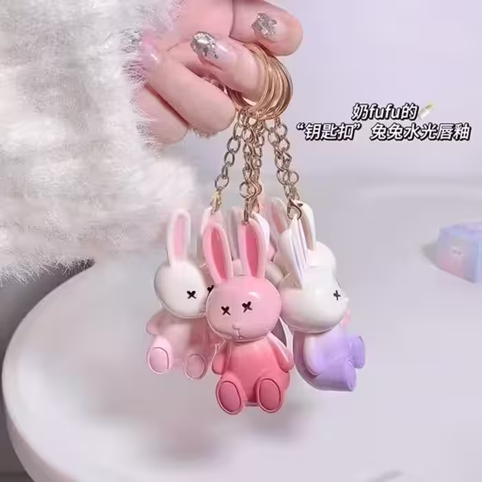 رژ خیس کره ای خرگوشی مرطوب کننده و آبرسان لبها بالم لب رنگی خرگوش کیوت فانتزی دست کلید آویز جاسویچی پینترستی گوگولی