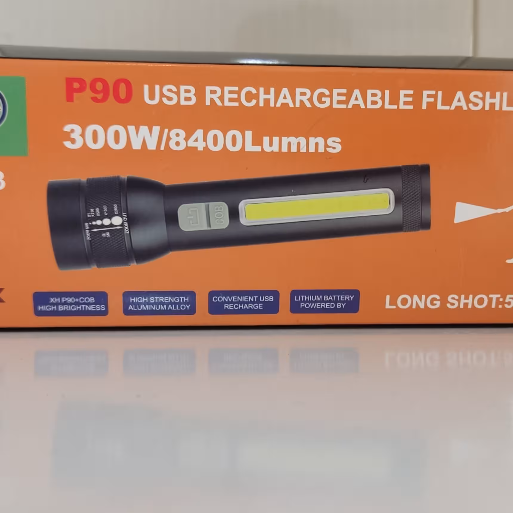 چراغ قوه دستی بزرگ مدل p90 (چراغ قوه پلیسی مدل p90) همراه با کابل usb با ضمانت (300وات واقعی)