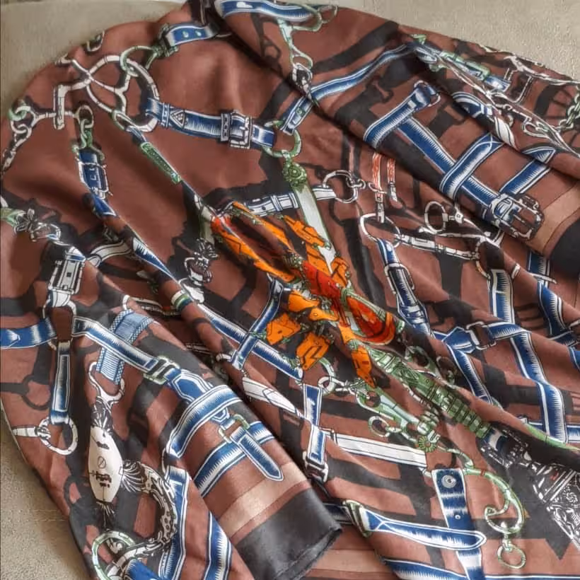 روسری نخی قواره 140 دور دوخت در رنگبندی و طرح بندی