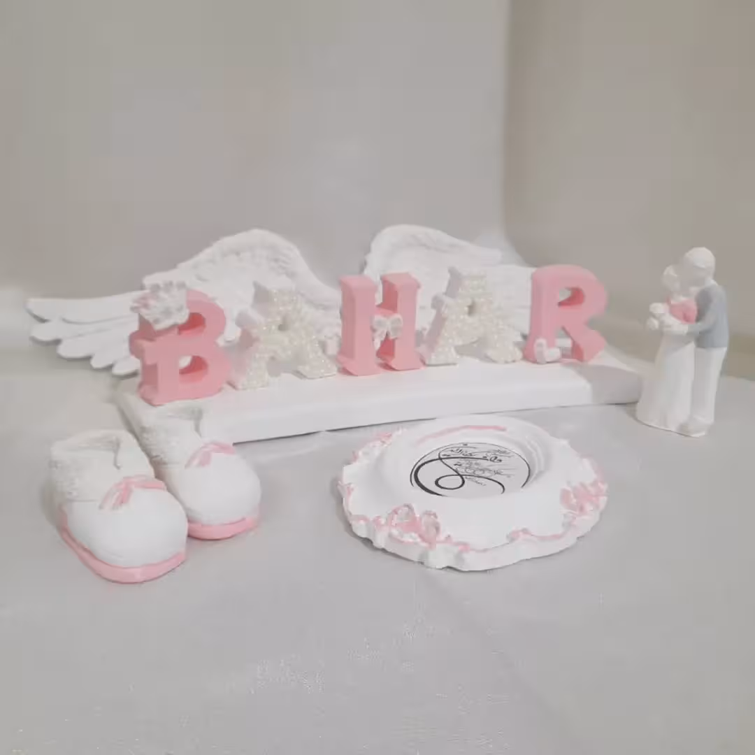 استند اسم بهار با کفی و بال فرشته قاب وان یکاد زوج عاشق و جفت کفش