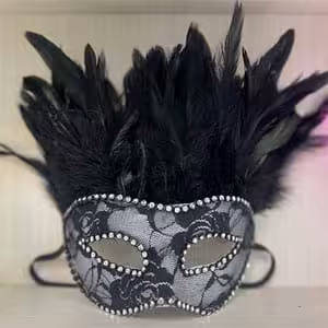 بالماسکه پردار مشکی نگین دار