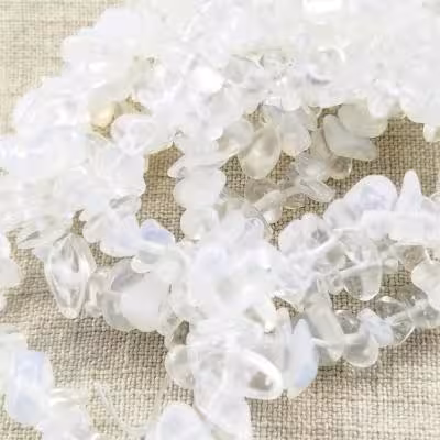 ریسه سنگ اوپال شکسته (طول ریسه 40 سانتیمتر است)