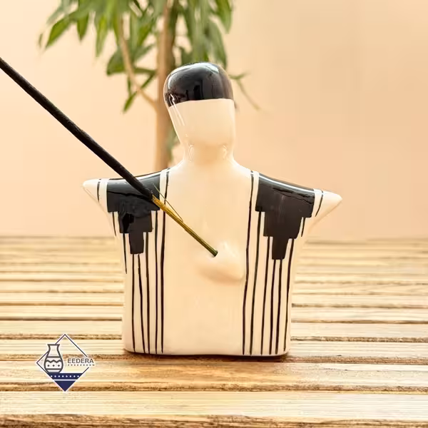 عودسوز و مجسمه پسر بختیاری