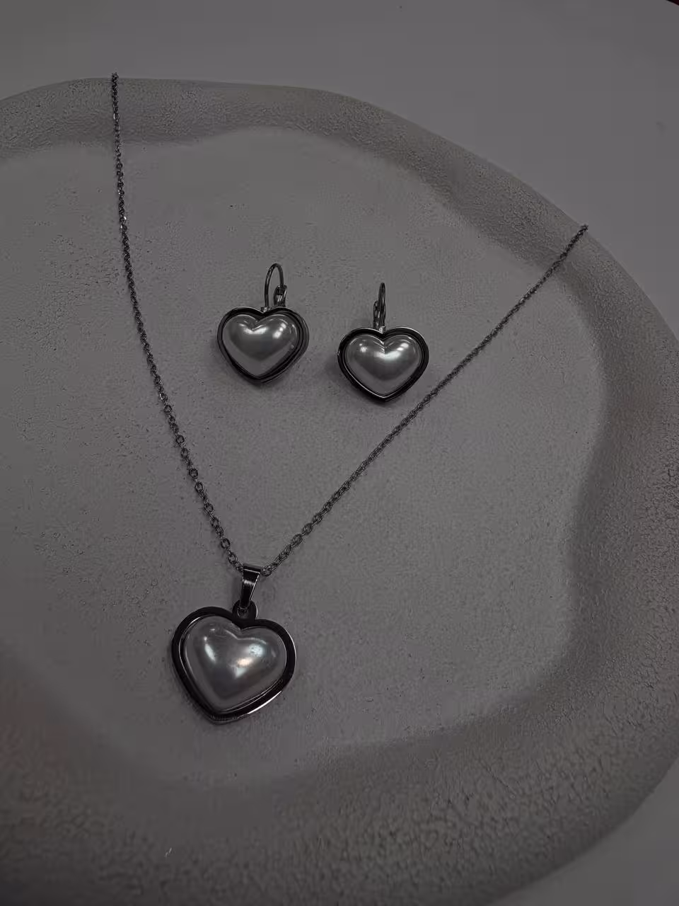 نیم ست گردنبند و گوشواره قلبی صدفی