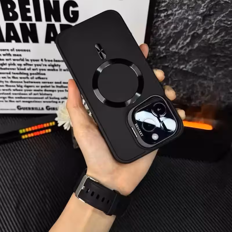 کاور گوشی مگ سیف دارای محافظ لنز استند شو به همراه گلس لنز همرنگ با قاب مناسب برای گوشی آیفون ​13pro max