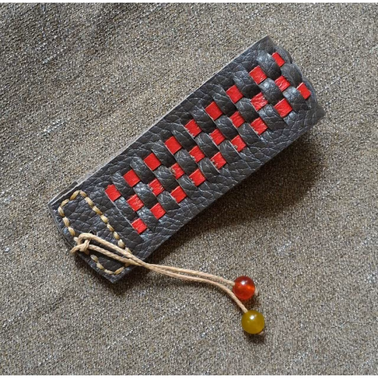 دستبند چرم طبیعی طرح حصیری