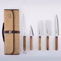 ست چاقوی 5 عددی Pirge مدل Titan East | شامل چاقوهای تخصصی برای برش، خرد کردن و آماده‌سازی مواد غذایی | تیغه‌ فولادی ضدزنگ با دوام بالا | طراحی ارگونومیک برای کنترل بهتر | کیف حمل مقاوم برای نگهداری و جابه‌جایی آسان | مناسب برای آشپزخانه‌های حرفه‌ای و خانگی